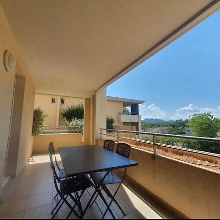 Location D'Un Superbe Appartement Avec Piscine Roquebrune-sur Argens Ngoại thất bức ảnh