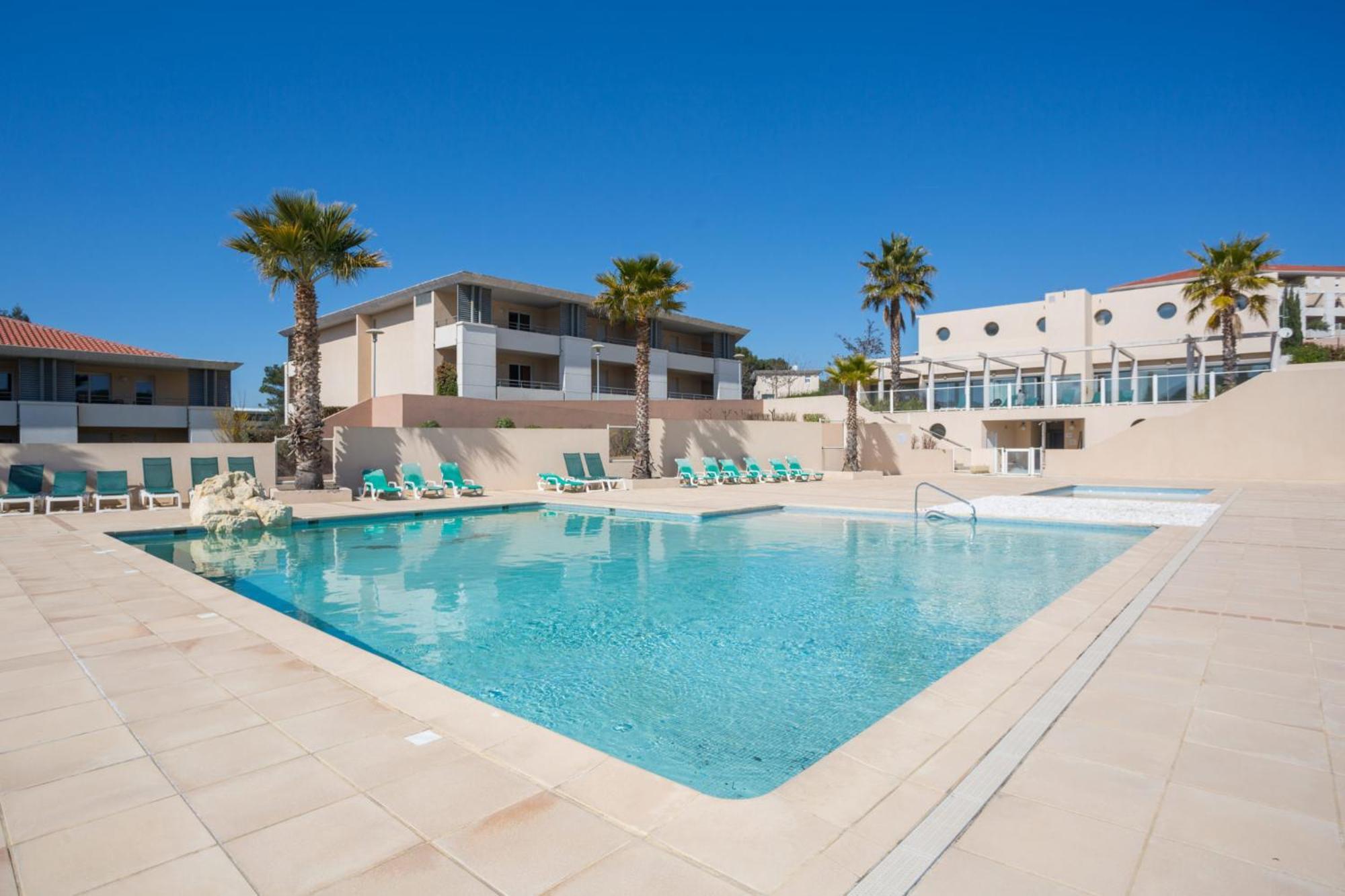 Location D'Un Superbe Appartement Avec Piscine Roquebrune-sur Argens Ngoại thất bức ảnh