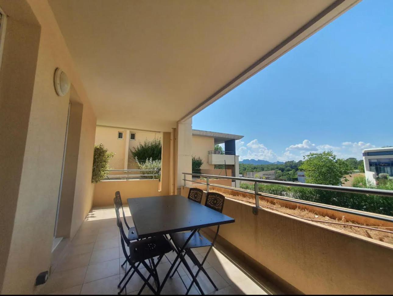 Location D'Un Superbe Appartement Avec Piscine Roquebrune-sur Argens Ngoại thất bức ảnh